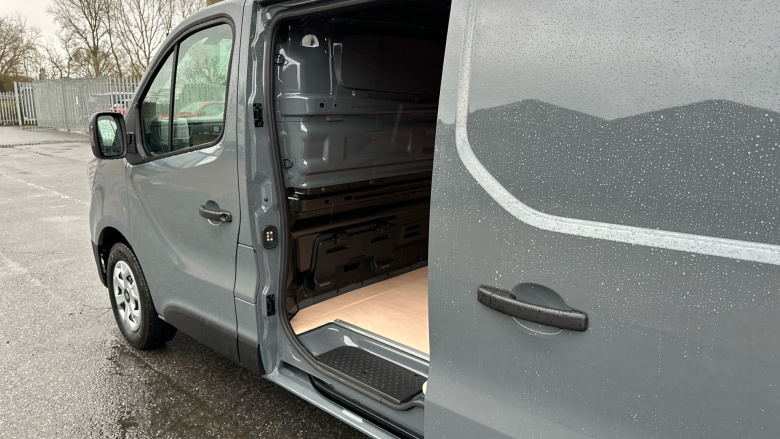 Renault Trafic Swb Diesel SL30 Blue dCi 130 Advance [Safety] Van